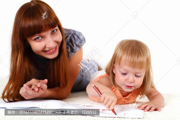 小女兒的年輕母親