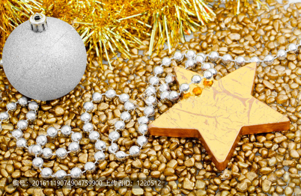金色背景上的圣誕星