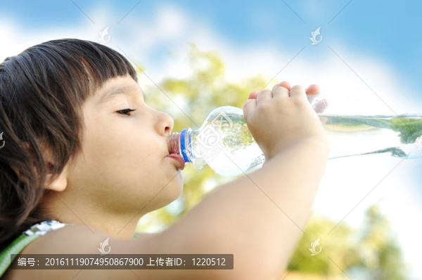 兒童飲用純凈水-匯圖網(wǎng) www.fosd68.com 兒童飲用純凈水