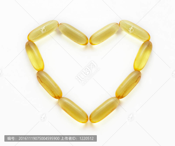 心臟形狀的魚油補(bǔ)充劑