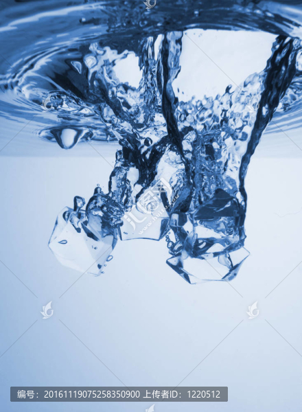 水濺冰
