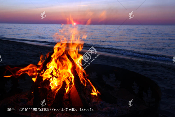蘇必利爾湖海灘篝火