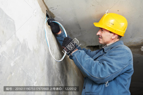 電纜布線工程的電工