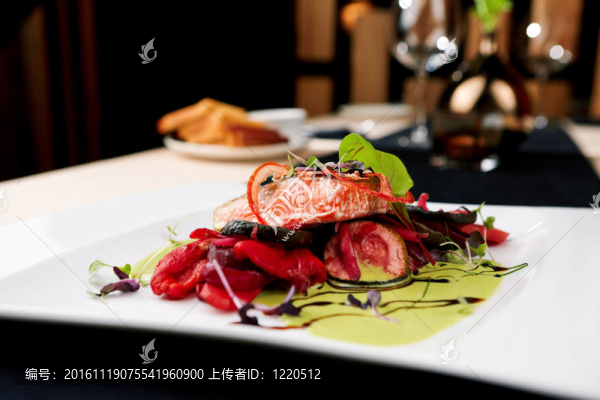 煙熏鱒魚