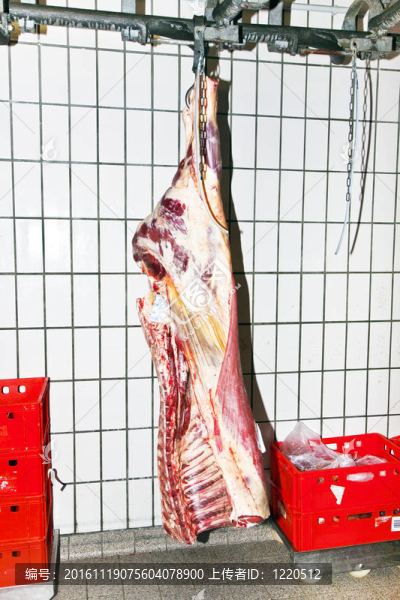 在一個(gè)肉店冷庫(kù)肉