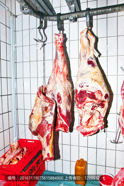 在一個肉店冷庫肉