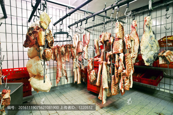 在一個(gè)肉店冷庫(kù)肉