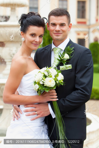 幸福的年輕夫婦結(jié)婚了