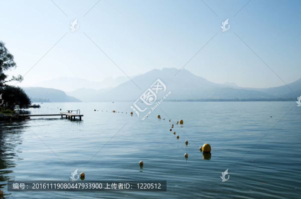 阿訥西湖跳水板和buyos