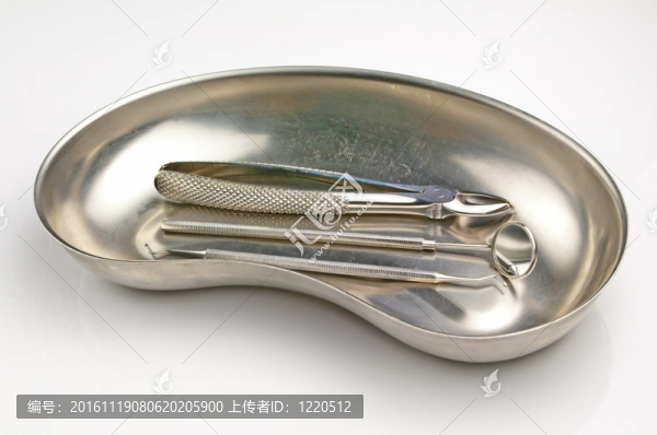 具有牙科工具的腎盆