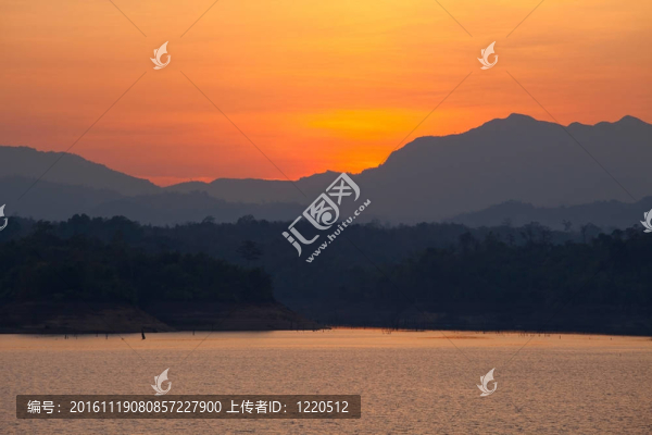 湖和山