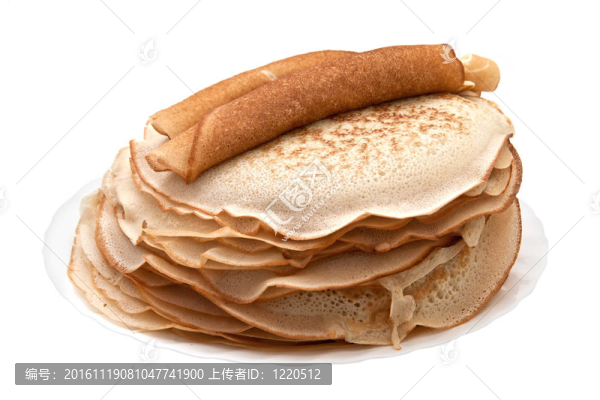 白色背景上的薄煎餅