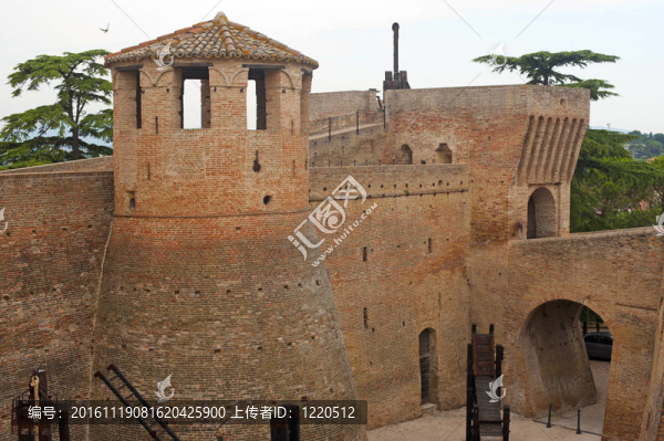 Mondavio（Pesaro,e,Urbino；游行；意大利）-城墻和塔樓