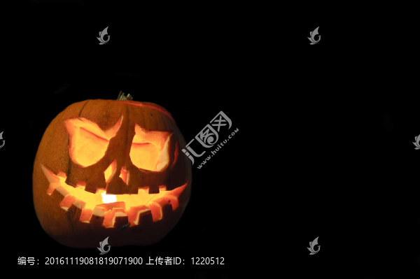 怪異的萬圣節(jié)南瓜在黑色背景