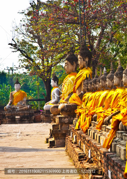 如來(lái)佛祖的雕像在寺廟屈艾柴Mongkol城府近曼谷；泰國(guó)