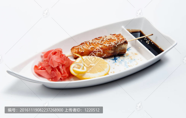 串在一條船形板