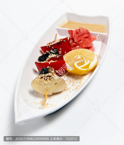 串在一條船形板
