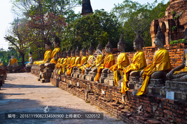 如來佛祖的雕像在寺廟屈艾柴Mongkol城府近曼谷；泰國