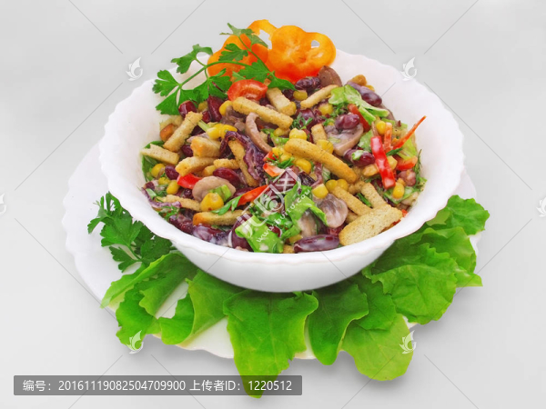 白底的蔬菜沙拉