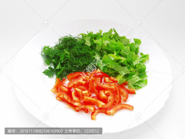 切碎的生菜板；蒔蘿和青椒片