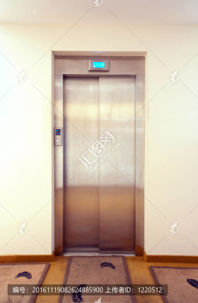 電梯門