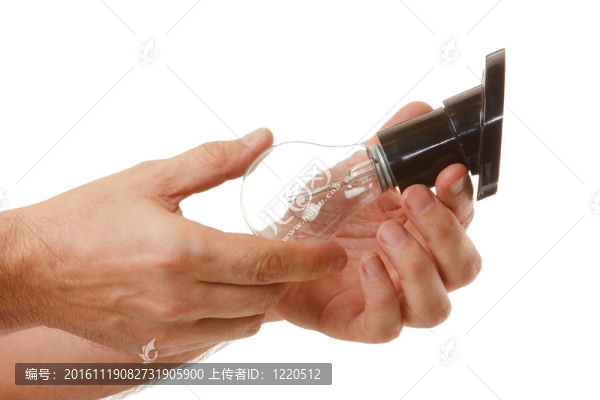 在墨盒中手動扭轉(zhuǎn)燈泡