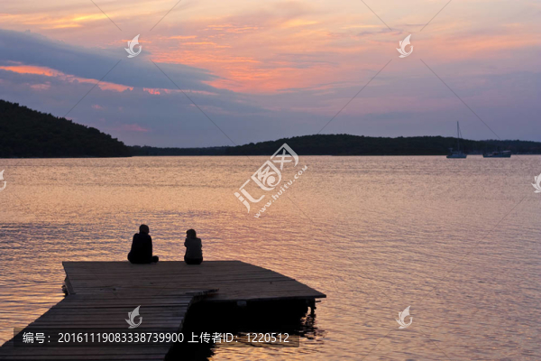 在碼頭上的日落-匯圖網(wǎng) www.fosd68.com 在碼頭上的日落