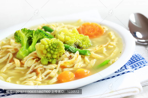 雞肉面條湯