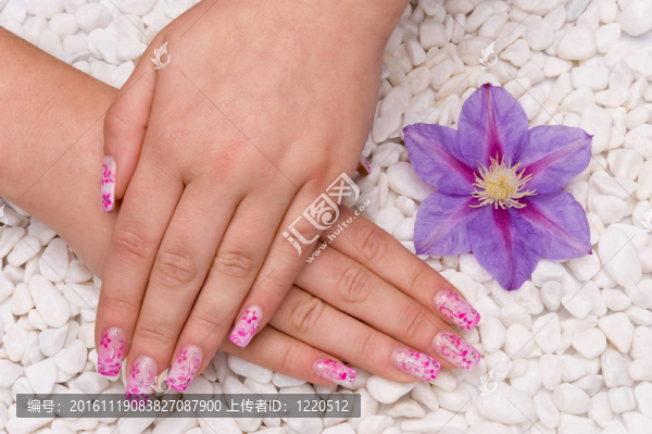 修指甲-匯圖網(wǎng) www.fosd68.com 修指甲