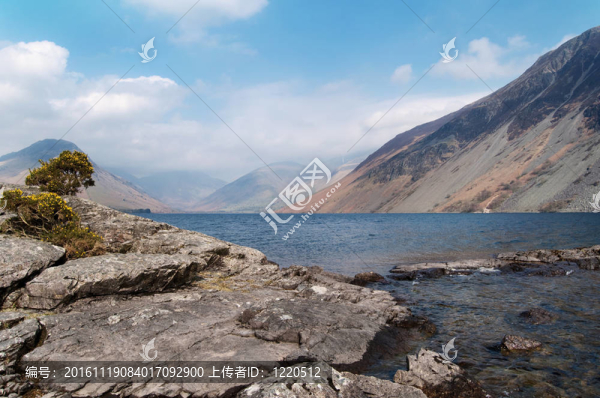 高山湖泊景觀