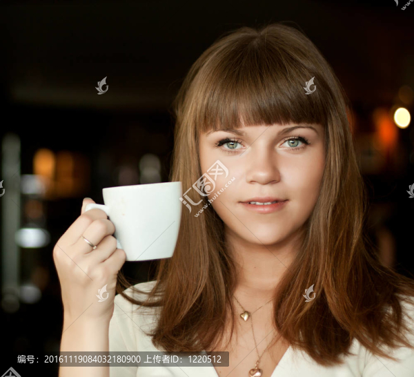 美麗的女人咖啡