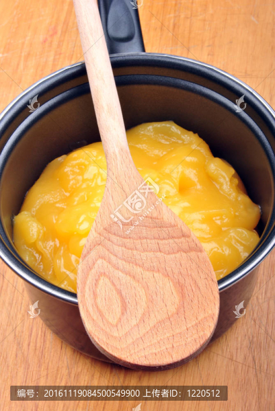 一些新鮮的自制有機檸檬凝乳