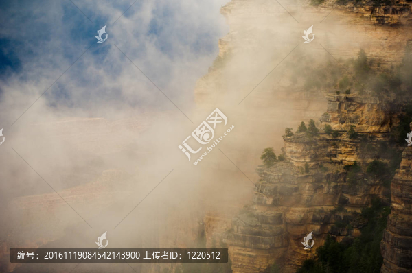 霧中的大峽谷