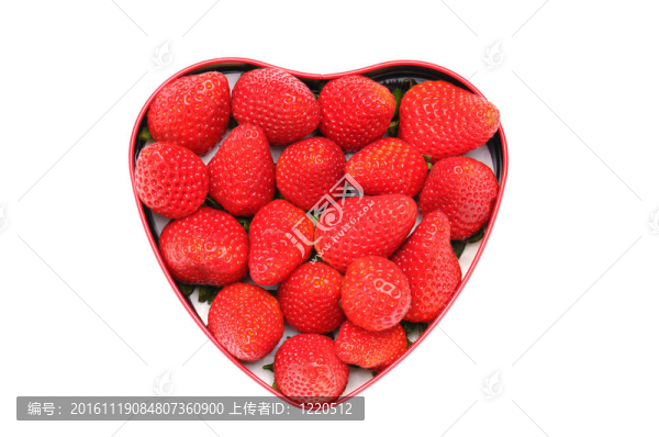 心形的錫充滿strawberies