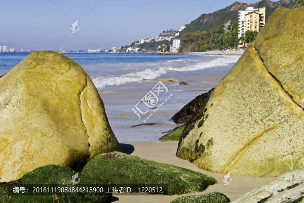 太半洋海灘的巨石-匯圖網(wǎng) www.fosd68.com 太半洋海灘的巨石