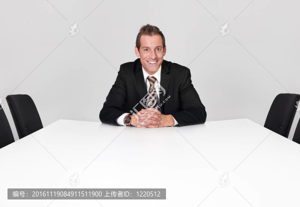 商人獨自坐著