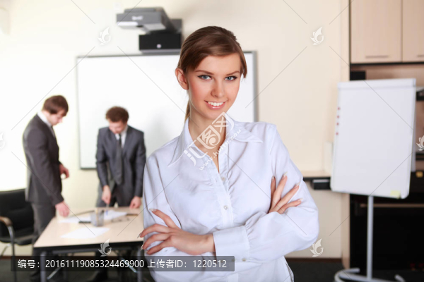 辦公室里的一位年輕的女商人