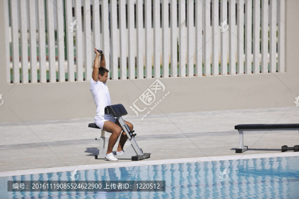 男人健身鍛煉