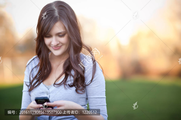 女人發(fā)短信