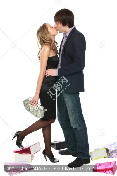 一個(gè)女孩親吻一個(gè)家伙。