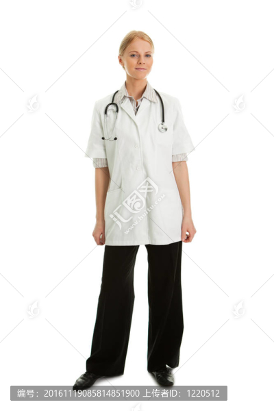 醫(yī)生用聽(tīng)診器的女人微笑