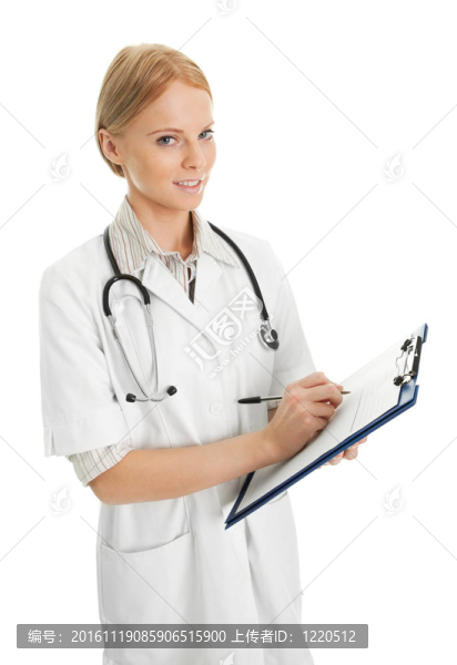 快樂的醫(yī)生女人填寫處方