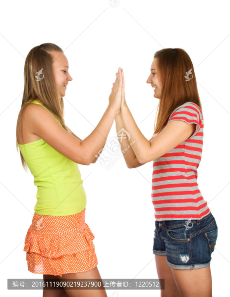 兩個十幾歲的女孩玩