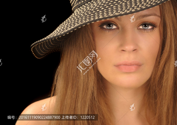 美麗的女人戴帽子