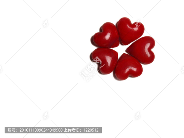 白色背景上的紅色的心