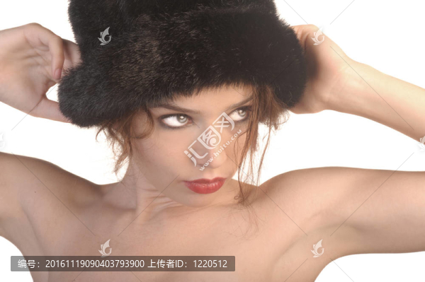 在帽子的女人