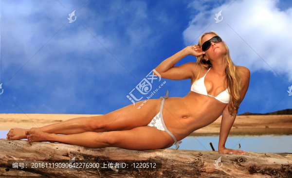海灘上的女人