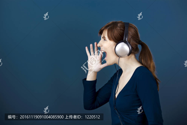 大聲叫喊