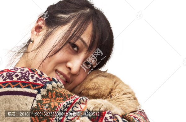 時(shí)尚可愛(ài)的女孩擁抱寵物