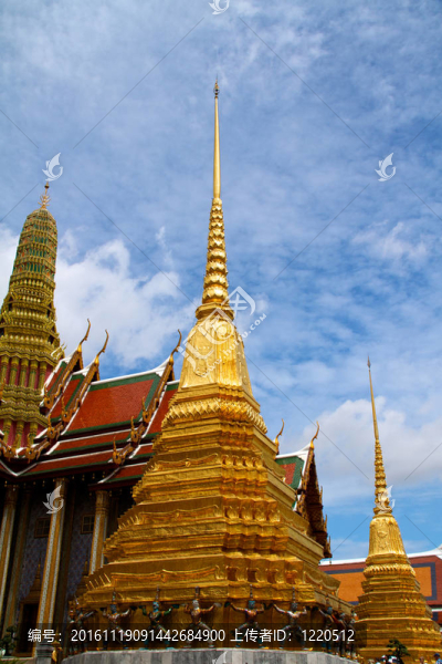 在Wat,Phra,Kaeo華麗的金色佛塔；宏偉的宮殿（曼谷）